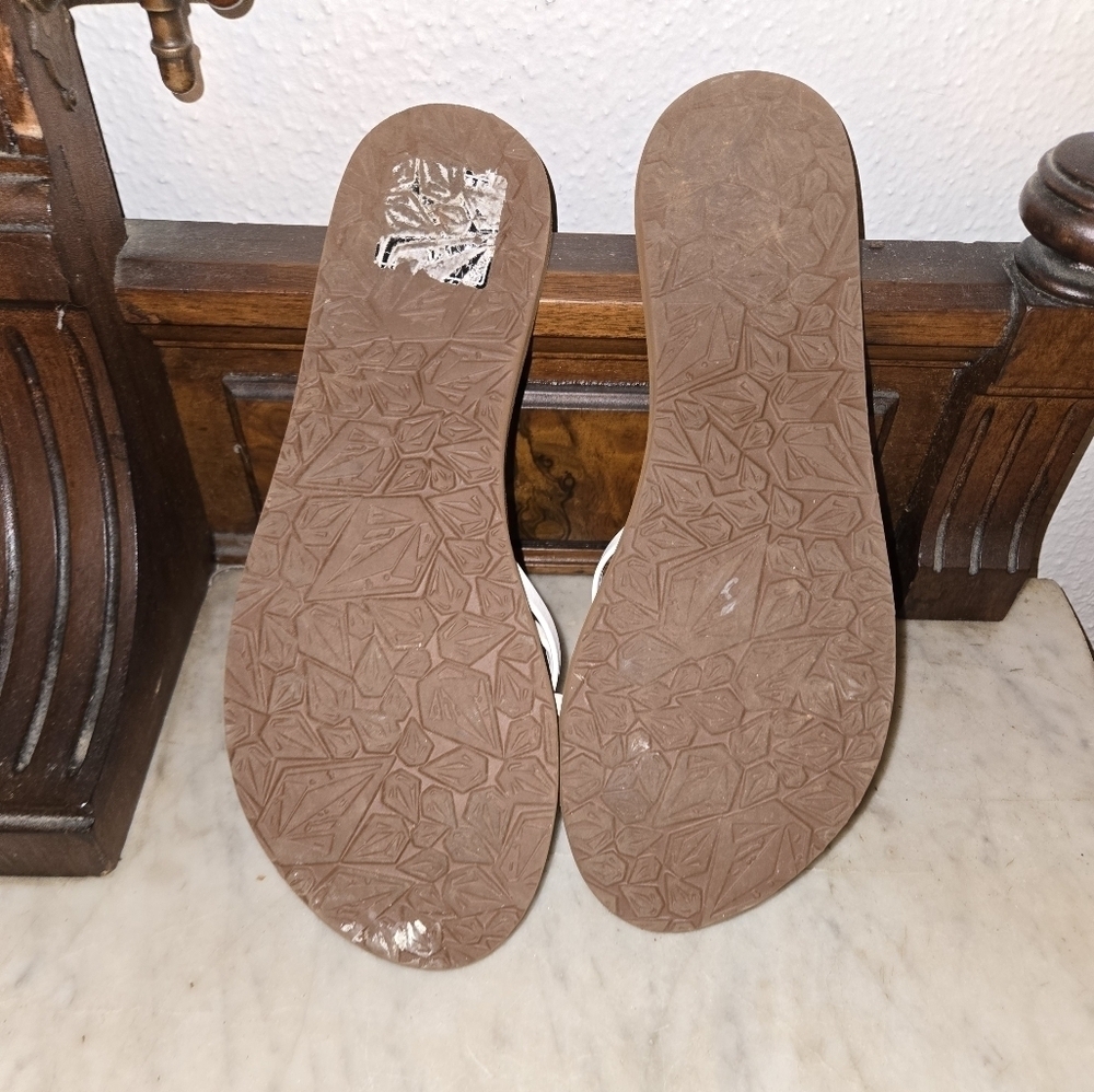 Volcom Slippers - Picture 3 of 3